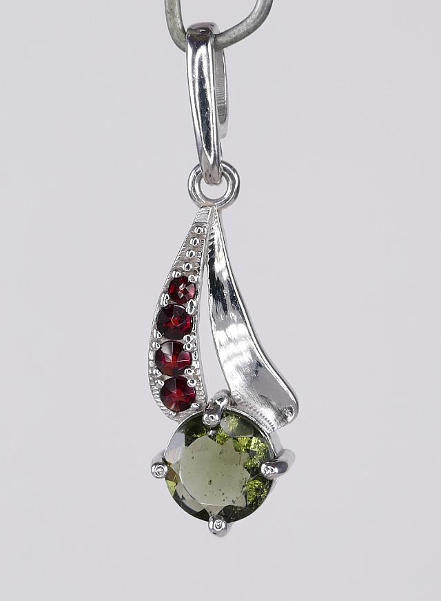 Faceted Garnet Bead Necklace with Silver: luxurious, sterling silver, Garnet  - schmuckwerk-shop.de