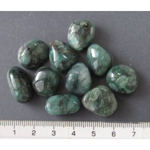 Beryl var. Emerald tumbled stone from India (4-6 gram) | PENDANT-WORLD.COM | Buy at $7.5